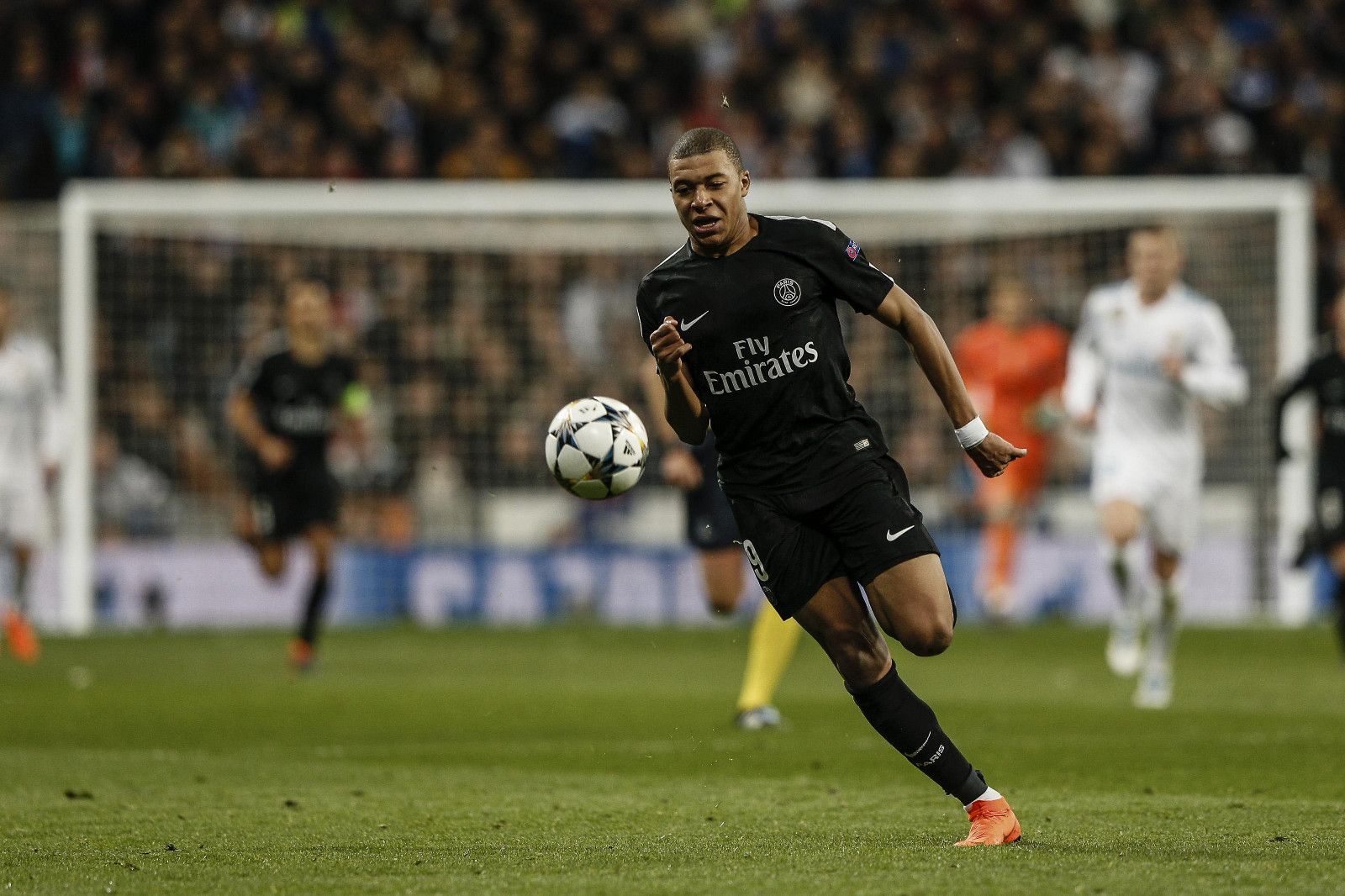 澳超战报：罗里双响，悉尼FC主场3-0轻取墨尔本胜利（澳超快讯：罗里梅开二度，悉尼FC主场3-0完胜墨尔本胜利）