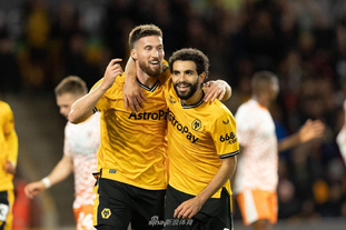 澳超半场：德斯波托夫斯基破门，十人珀斯光荣暂1-0西悉尼（澳超半场战报：十人珀斯光荣1-0领先西悉尼，德斯波托夫斯基建功）