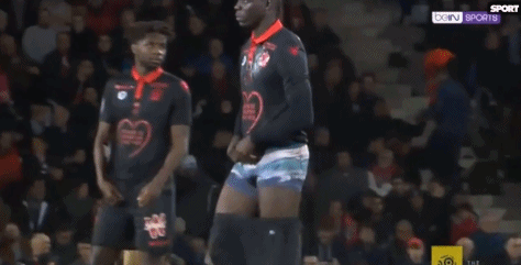 32岁津门虎王牌队长正式转会上港，亚冠首轮亮相柔佛引关注