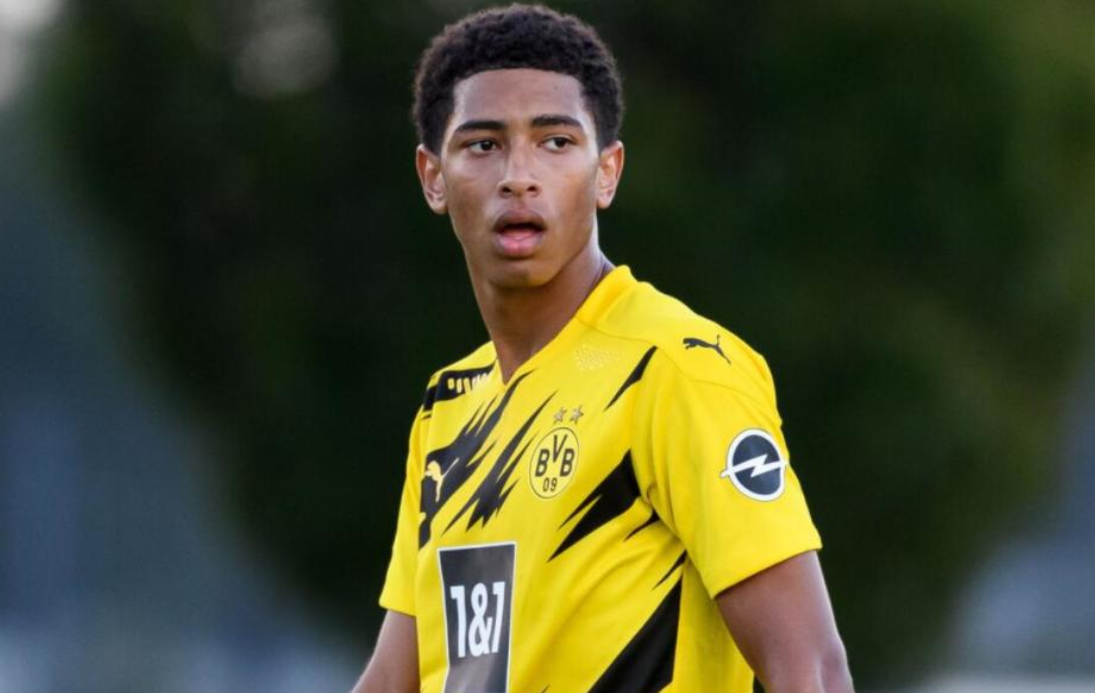 2025／26赛季英超：曼联vs伯恩茅斯！争四红魔撞上樱桃克星（2025／26英超焦点：曼联迎战伯恩茅斯，冲四之战遇樱桃克星）