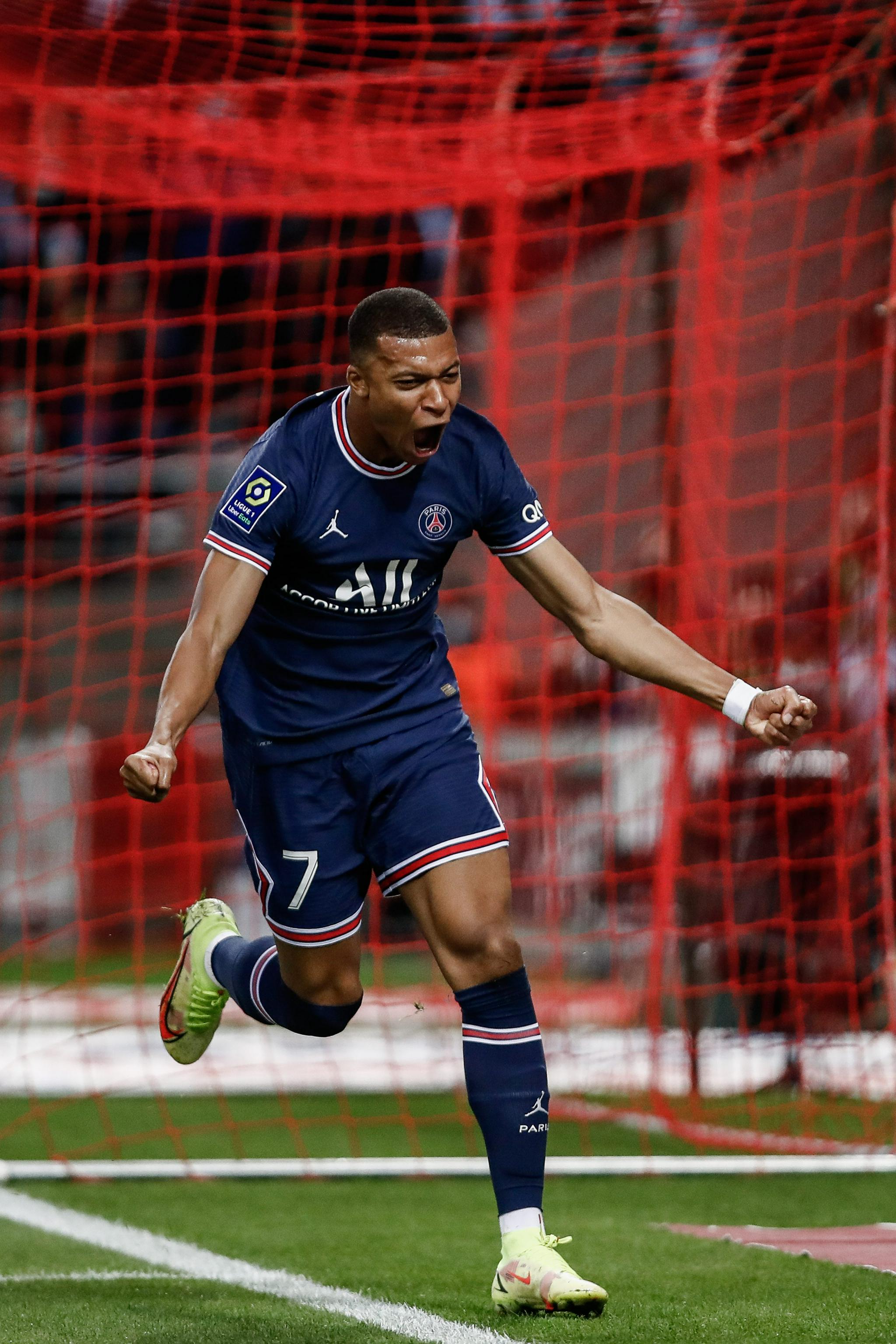 RMC：如果于帕决定不和拜仁续约，巴黎将开出合同报价（RMC：于帕若不与拜仁续约，巴黎将递交合同报价）