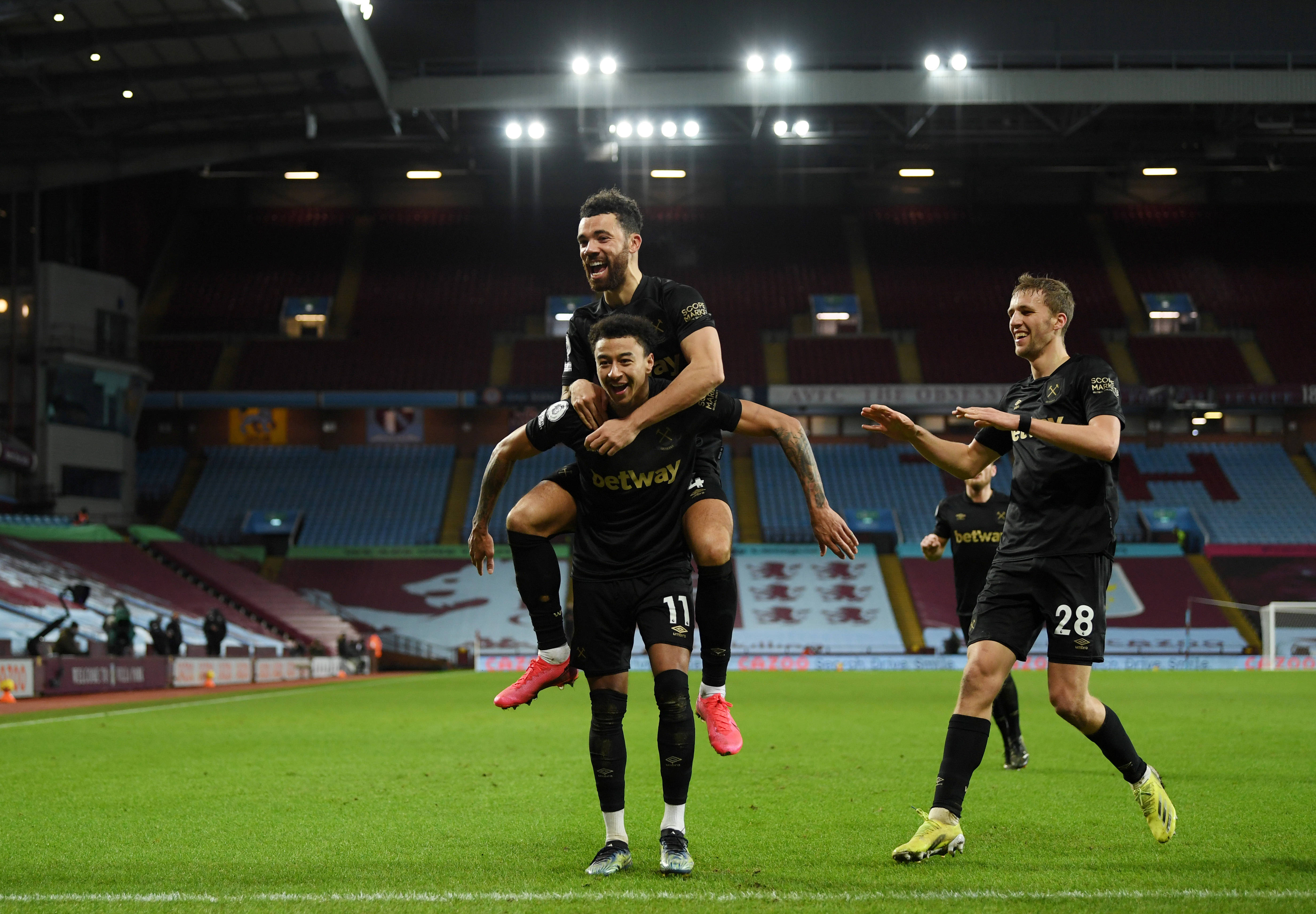 官方：浦项铁人与36岁老将中场奇诚庸续约一年（浦项铁人官宣：36岁中场老将奇诚庸续约一年）