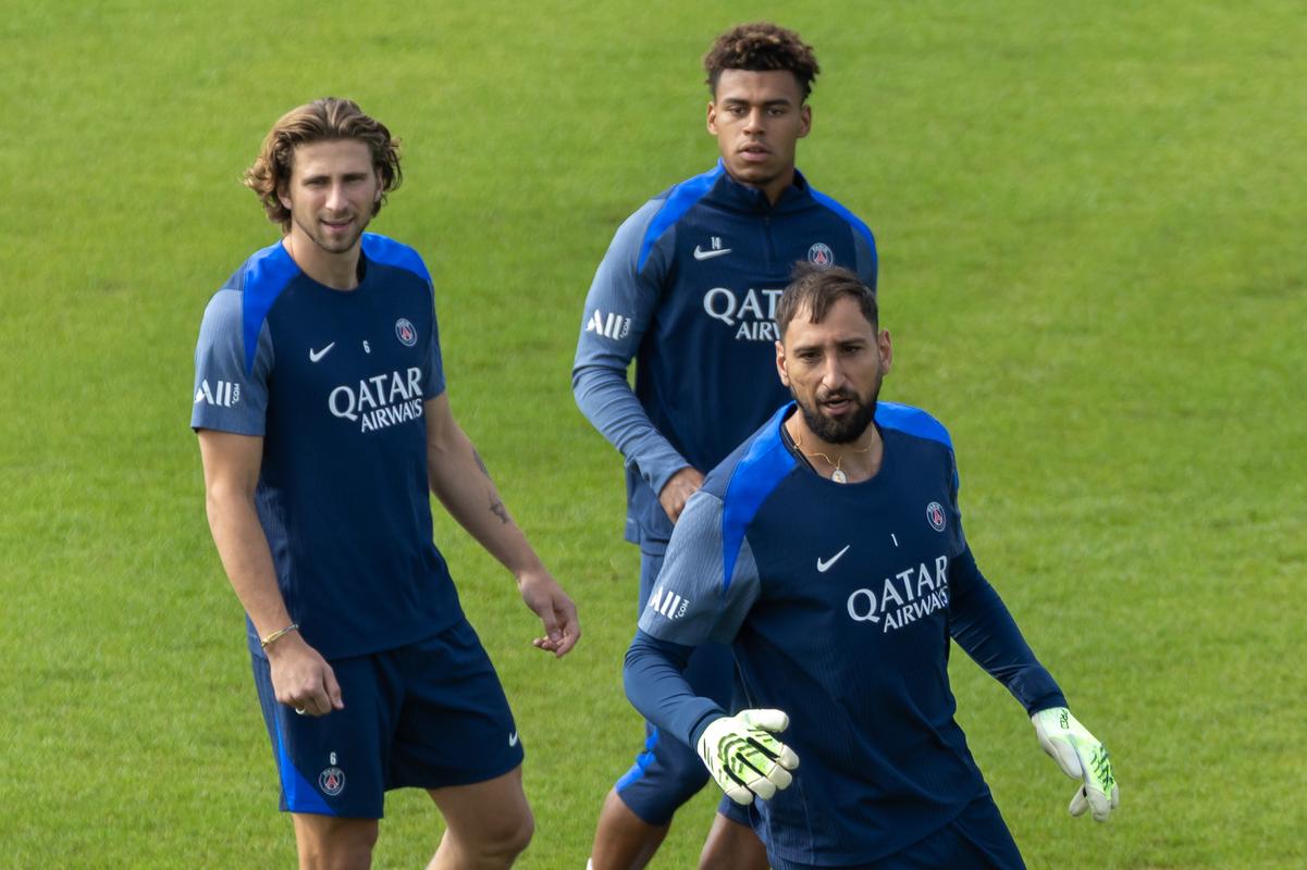 巴萨客战贝蒂斯名单：莱万、亚马尔领衔，费尔明、德容回归（巴萨客战贝蒂斯大名单：莱万、亚马尔领衔，德容、费尔明复出）