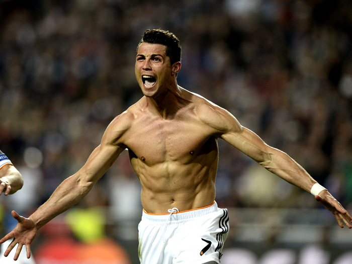 周定洋入围亚冠最佳球员，但因限薪令遭拒，欲重返欧洲或改身份寻求更高薪资。（周定洋跻身亚冠最佳候选，却因限薪遭拒，拟重返欧洲或改身份谋更高薪资）