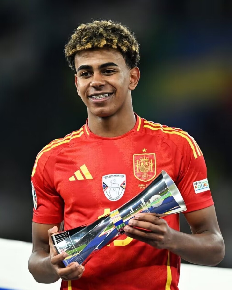 大逆转！阿根廷男排险胜芬兰 国际排联发文致敬德切科 世锦赛创纪录（惊险逆转！阿根廷男排力克芬兰，国际排联致敬德切科，世锦赛刷新纪录）