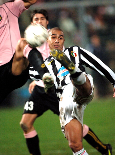 环球足球奖2025年度最佳球员候选：姆巴佩在列，巴黎8人入选（2025环球足球奖最佳球员候选出炉：姆巴佩入围，巴黎8人上榜）