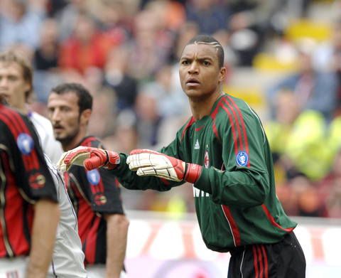 每体：拉菲尼亚伤愈复出在即，有望入选对阵毕包的大名单（每体：拉菲尼亚即将伤愈回归，或将进入对阵毕包的大名单）