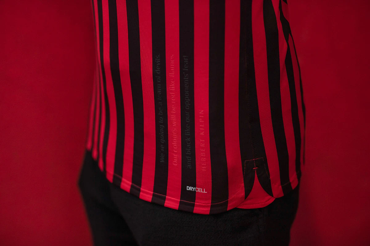 最新转会突然官宣，全网都没想到（这笔最新转会突发官宣，震惊全网）