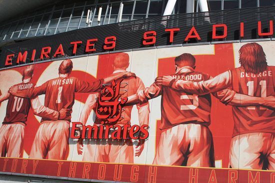 大罗与阿尔卡拉斯切磋网球，还赠送其签名巴西球衣（大罗与阿尔卡拉斯打网球，亲赠签名巴西球衣）